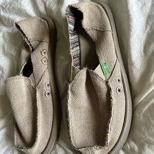 NWOT women’s sanuk size 8